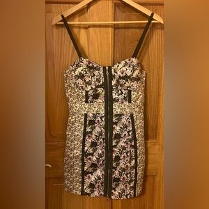 Forever 21 olive green floral bodycon zip dress with bra padding. Size medium